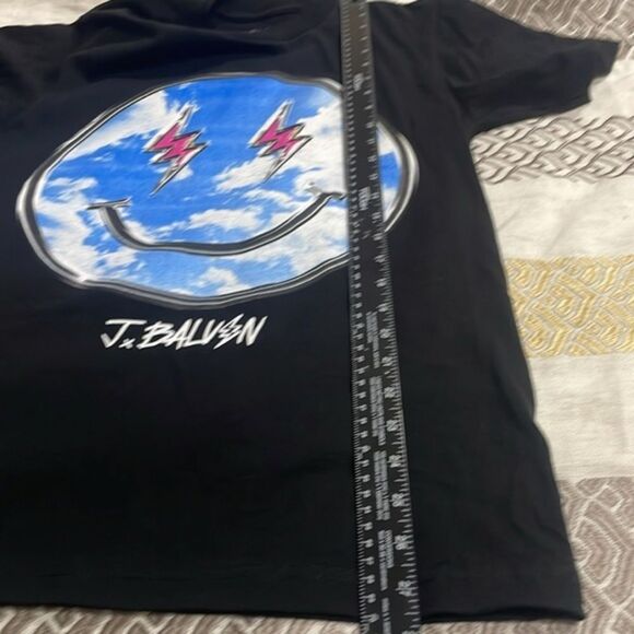 (P) J Balvin Concert Tour T-Shirt Sizes L,M,S Black Smiley Face Men's Lightning - Picture 6 of 9